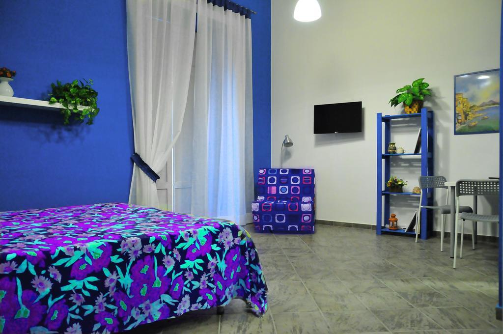 B&B Ingiropernapoli الغرفة الصورة
