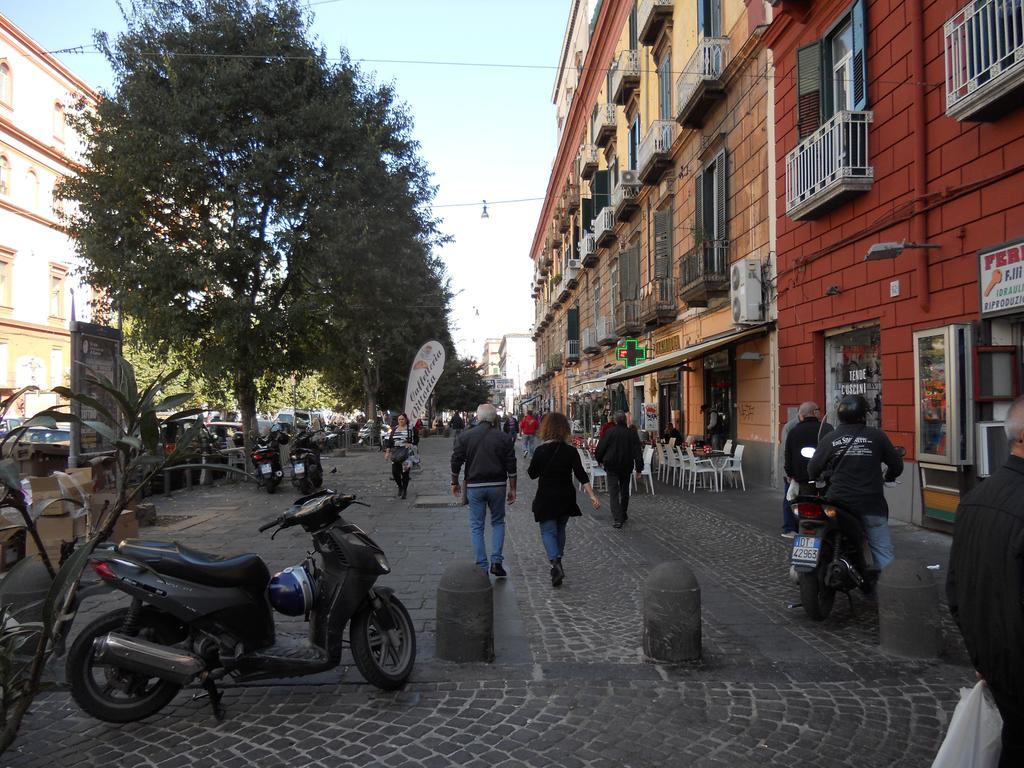 B&B Ingiropernapoli المظهر الخارجي الصورة